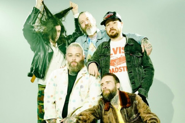 Tom Smith (Editors) izdal nov solo single "Leave" pred prihajajočim albumom