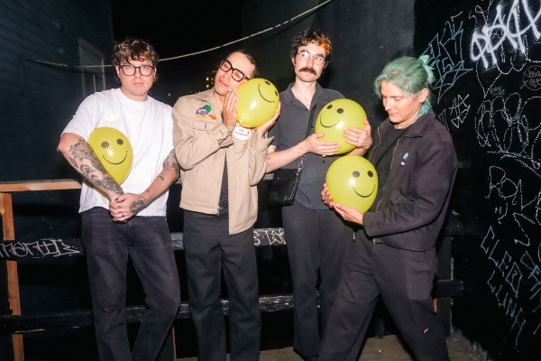 Listen to the new track by Buckets!