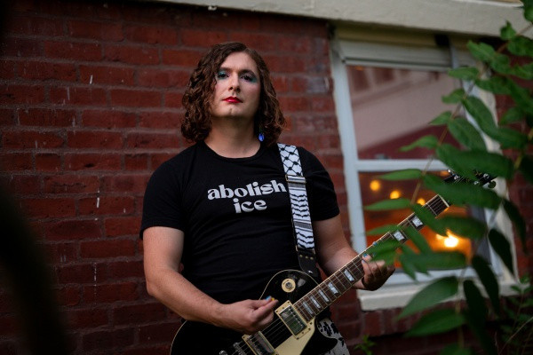 Videos: Evan Greer: "Spray Paint"