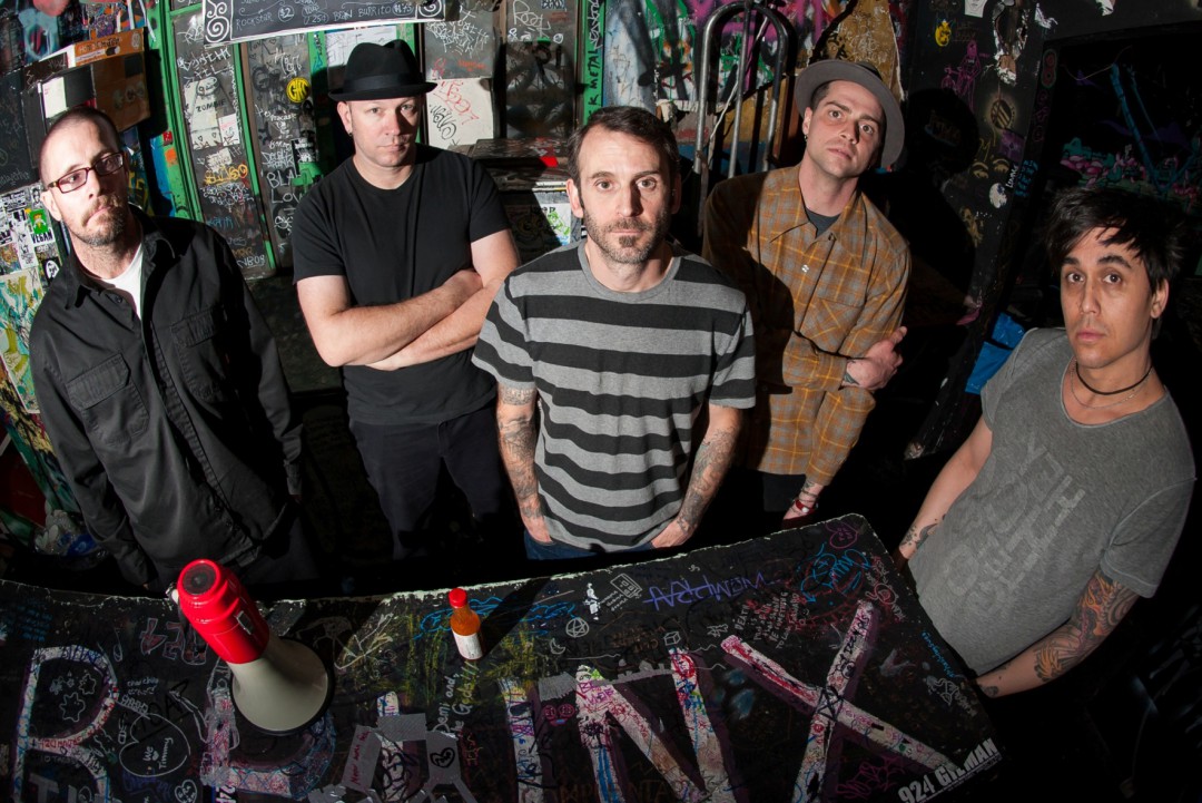 Swingin' Utters: "Fistful of Hollow"