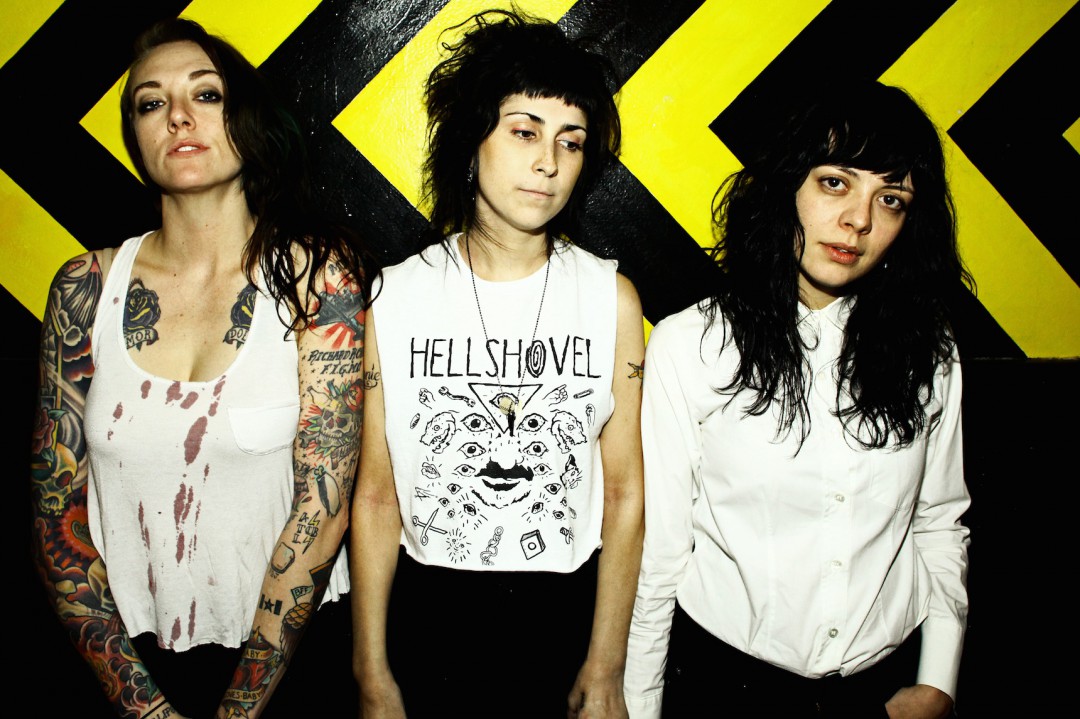 The Coathangers: "Watch Your Back"