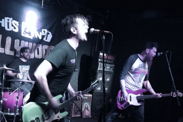 Šola Damage se pripravlja na Punx Can’t Laugh Fest, Yungblud pa govori o prihodnosti rock and rolla