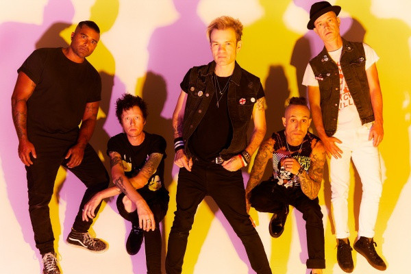 Deryck Whibley of Sum 41 announces book tour dates (US) | Punknews.org