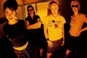 Red Aunts playing first show since 1998