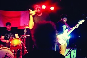 Dead Bars: &quot;Earplug Girl&quot;