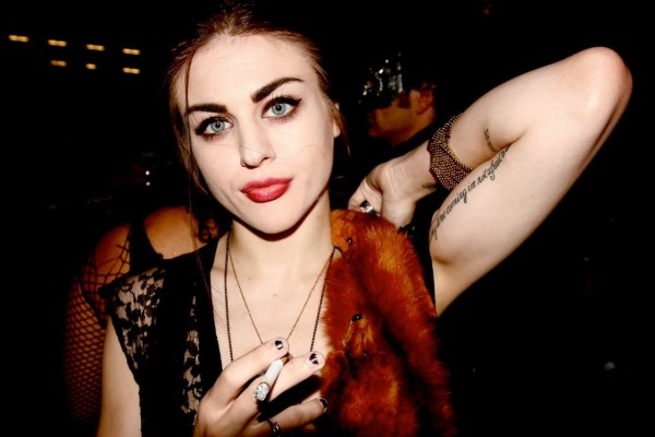 Kurt Cobain's daughter claims rabid Nirvana fan broke into home, had murder plans