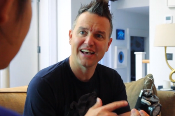 Mark Hoppus stars in new 5-second film 'Time Travel Phone'