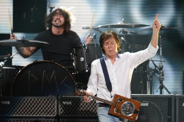 Paul McCartney, Dave Grohl, Krist Novoselic and Pat Smear: "Cut Me Some Slack"