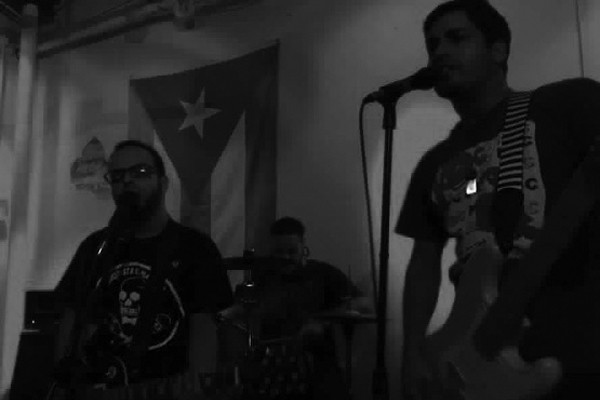 Ignorados Comediantes: 'Haciendo Del Orden Caos' (Punknews Exclusive)