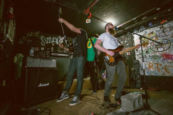 In The Pines : "Circular Hunting" (Punknews Exclusive)
