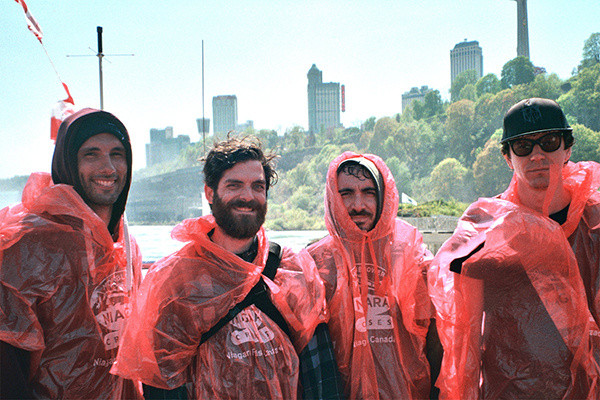 Low Dérive stream lead track from new album