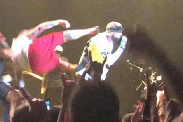 ICP's Shaggy 2 Dope tries to dropkick Fred Durst