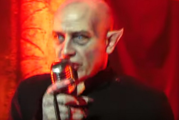 Damned cover Bauhaus, Dave Vanian dresses as Nosferatu at 'Gathering of the Vampires'