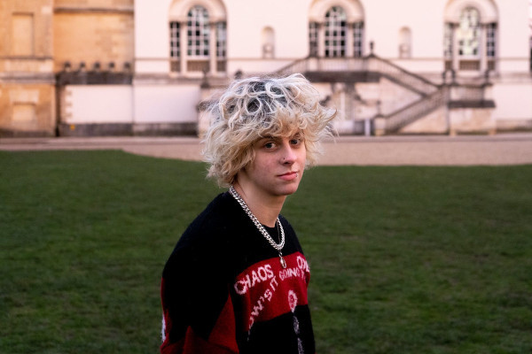 NOAHFINNCE releases new song with Chris Freeman of Hot Mulligan