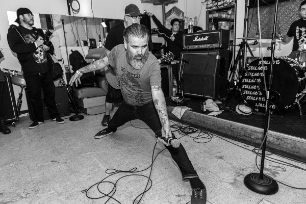 DFMK announce 'Dame Peligro' 7-inch, release new song
