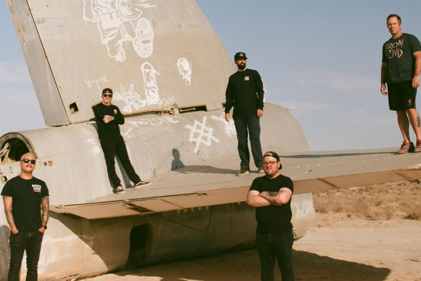 Ill Communication: "World War III"