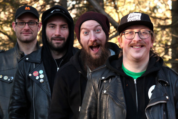 Avem: "Cloacal Kiss"