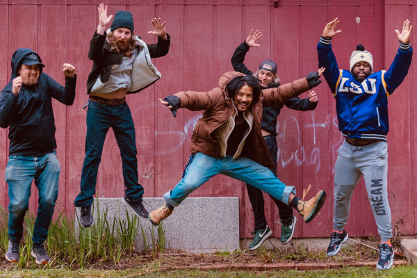 Novi glasbeni projekti: bland, Captain Buckles in zgodba o The Cars