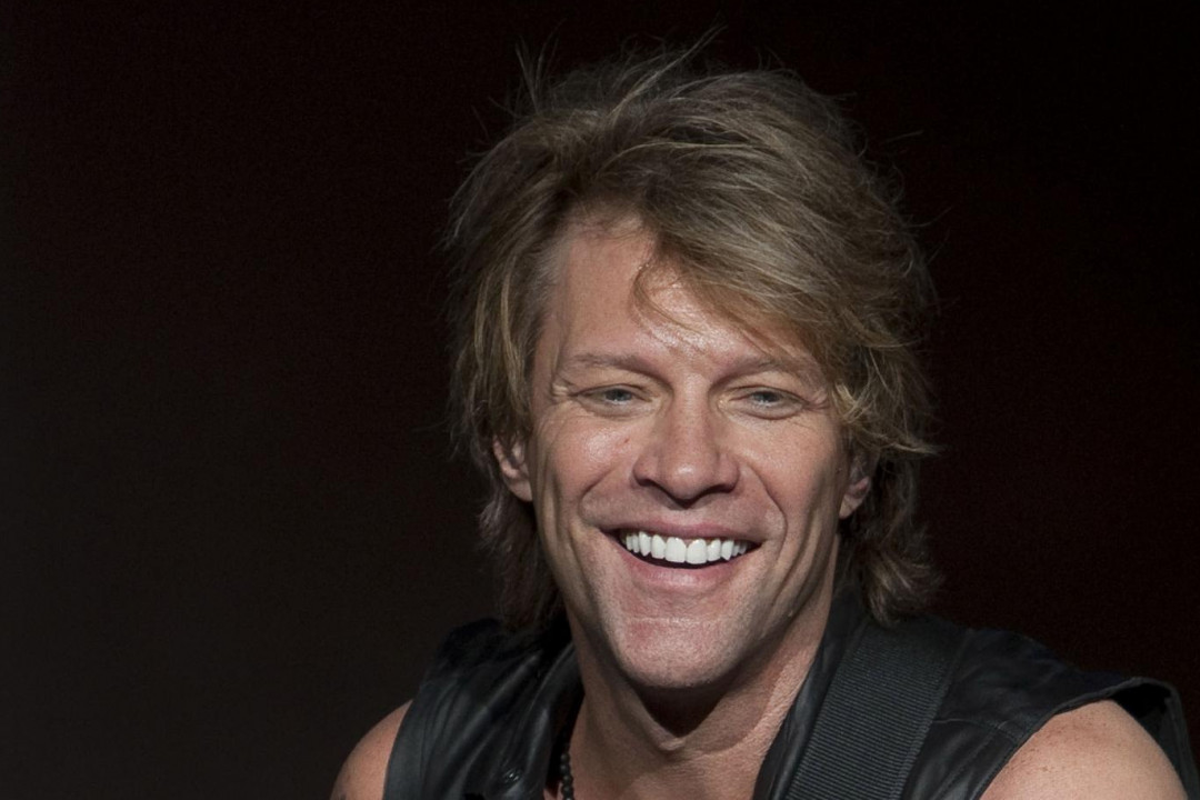 Jon Bon Jovi covers Pogues' "Fairytale of New York"