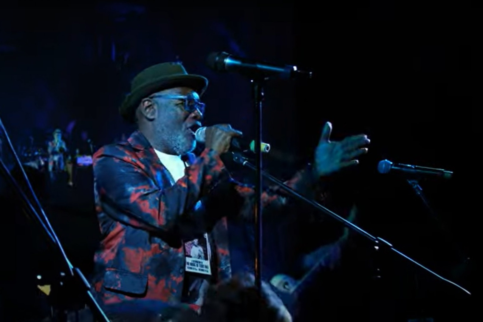 Watch the Specials, Aggrolites, and Bosstones honor Terry Hall!